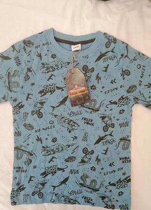 Стильная футболка для мальчика.