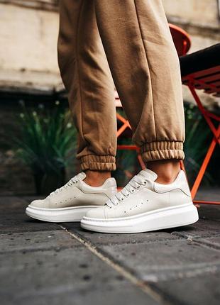 Alexander mcqueen "white crema" 🍏 стильные женские кроссовки макквини