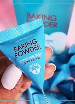 Скраб для особи з содою etude house baking powder crunch pore ...1 фото