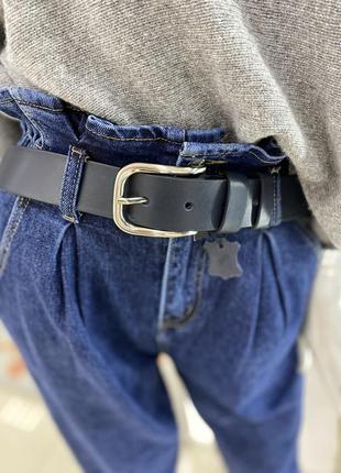 Синий гладкий ремень под джинсы