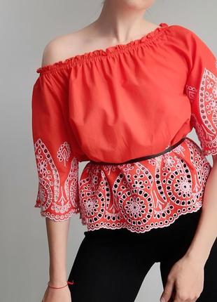 Червона бавовняна блузка з перфорацією tu10 фото