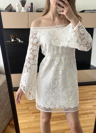 Біла коротка сукня