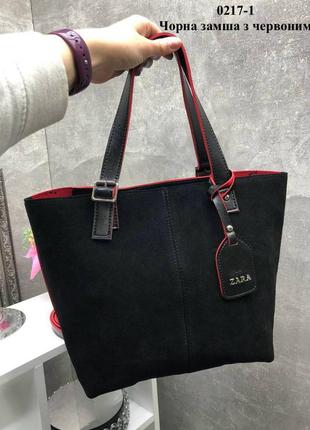 Изысканная женская сумка из замши и экокожи черная с красным сумочка4 фото