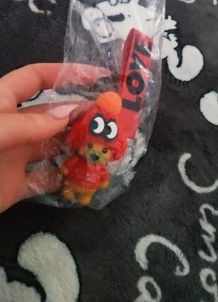 Стильний брелок-підвіска на ключі або сумку червоний ведмедик