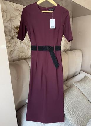 Бордовое платье миди в деловом классическом стиле1 фото