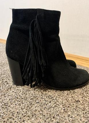 Замшевые ботинки чёрного цвета с бахромой 👍🏼1 фото