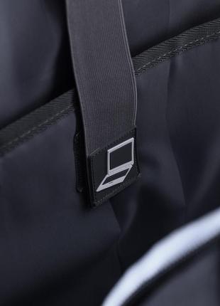 Чоловічий сучасний чорний міцний рюкзак з usb з кишенею під га...2 фото