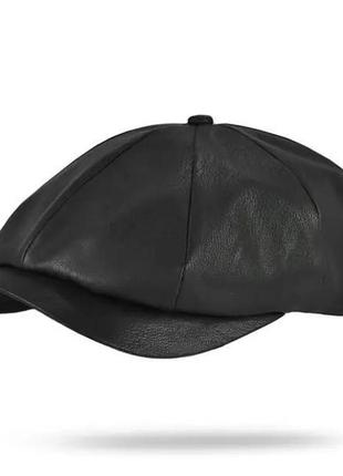 Кепка восьмиклинка з еко шкіри в чорному кольорі