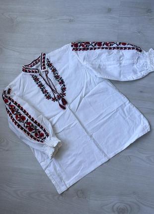 Вышитая рубашка, ручная работа.