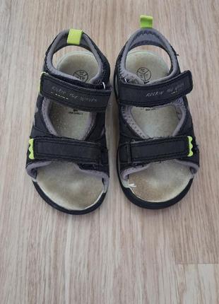 Босоніжки лупилу 24р