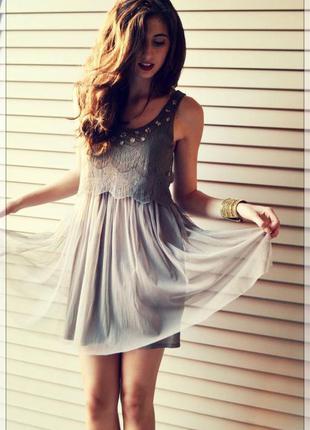 Красивое платье кружевное и сетка серое