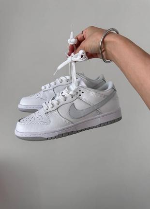 Женские кроссовки nike sb dunk low «white / grey swoosh&nbsp;» premium4 фото