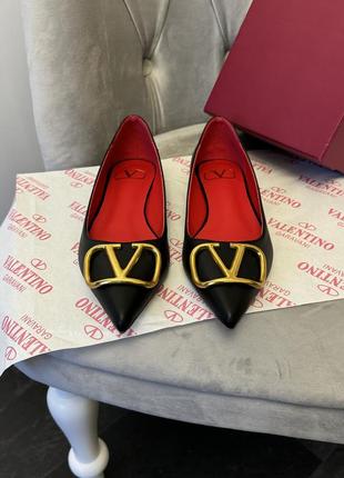 Чорні туфлі valentino гострий носок2 фото