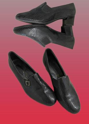 Туфлі вінтажного стилю/туфлі під принт рептиліі