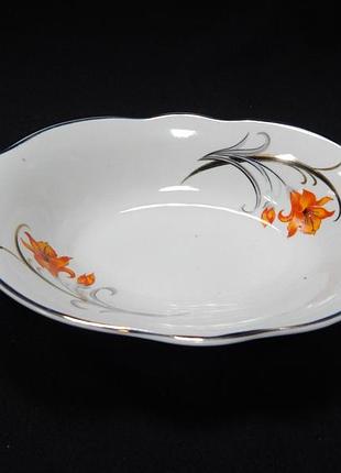 Салатники / салатник  ладья   "рондо" коростень фарфор состоит 1 предметов рисунок, отводка золотом.