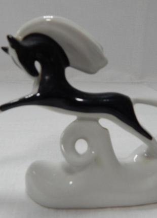 Статуэтка / фигурка  "лошадка"  коростенский фарфор ручная работа, автор трегубова в.м.