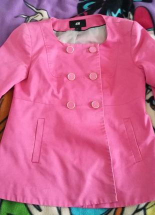 Пиджак в модном цвете.