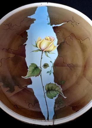 Настінне страва / декоративна тарілка 350 мм "троянда крізь камінь" коростенський фарфор, ручна робота.