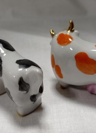 Статуэтка / фигурка "бык корова" коростенский фарфор  ручная работа, автор трегубова...