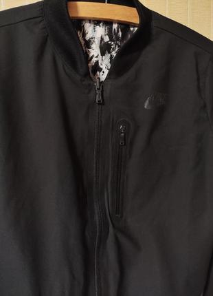 Куртка жіноча демісезонна бомбер чорна двостороння nike woven ...7 фото