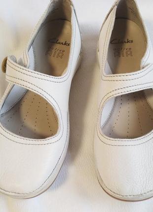 Туфлі жіночі шкіряні білі мокасини clarks (розмір 37 (uk4d))6 фото