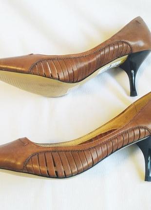 Туфлі жіночі шкіряні коричневі на підборах autograph (розмір 3...3 фото