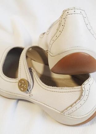 Туфлі жіночі шкіряні білі мокасини clarks3 фото