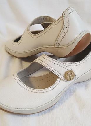 Туфлі жіночі шкіряні білі мокасини clarks4 фото