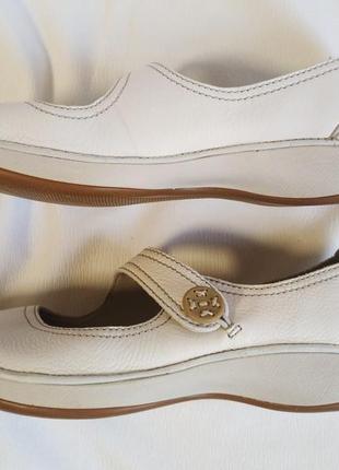 Туфлі жіночі шкіряні білі мокасини clarks6 фото
