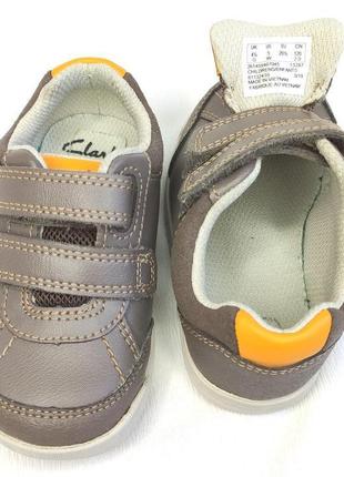 Кросівки дитячі шкіряні clarks (розмір 19, uk4½g, eu20½)10 фото