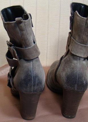 Чоботи жіночі демісезонні чоботи замшеві сірі clarks (розмір 36)6 фото