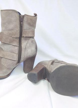 Чоботи жіночі демісезонні чоботи замшеві сірі clarks2 фото