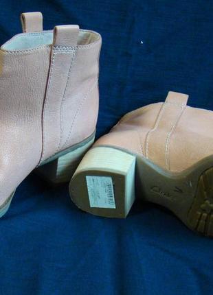 Чоботи жіночі демісезонні шкіряні чоботи clarks4 фото