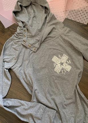 Серое худи свитшот с белым принтом размер xs s m
