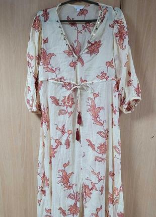 Длинное платье для пляжа.