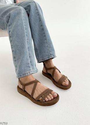 Натуральные замшевые босоножки - сандалии цвета мокко5 фото