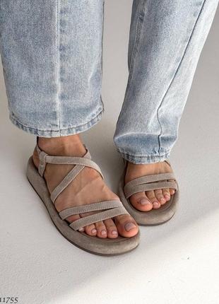 Натуральные замшевые босоножки - сандалии песочного цвета3 фото