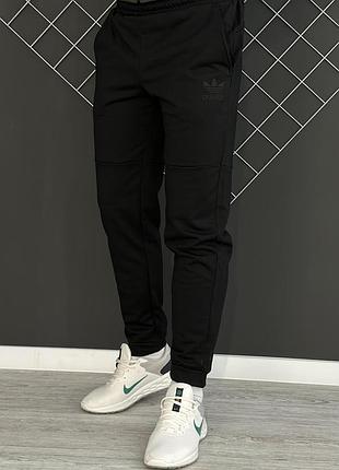 Демисезонные мужские брюки черные в стиле adidas, черный лого (двонитка) высокое качество