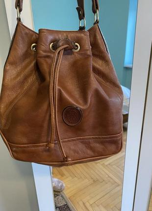 Шкіряна сумка теплого коричневого (коньяк) кольору італія