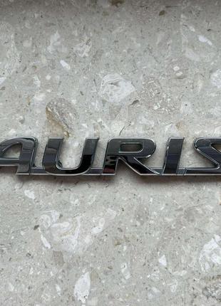 Шильдик напис auris на кришку багажника оригінал