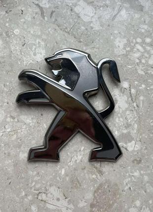Емблема peugeot 508 ii перед 9830334177