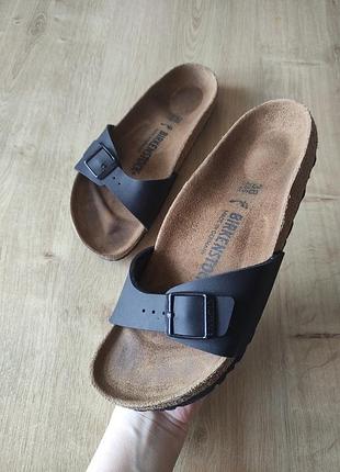 Стильні жіночі фірмові шкіряні шльопанці birkenstock, р.38