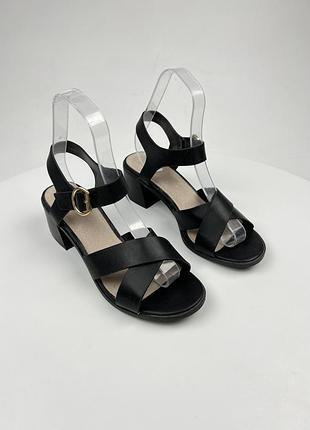 Жіночі босоніжки на каблуку primark