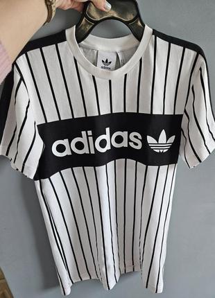 Футболка adidas тренд 🔥🔥🔥 оригінал5 фото