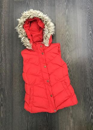 Теплая демисезонная жилетка gap