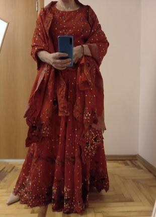 Изумительный комплект с вышивкой юбка в пол, топ, шаль и сумочка, индийский наряд
