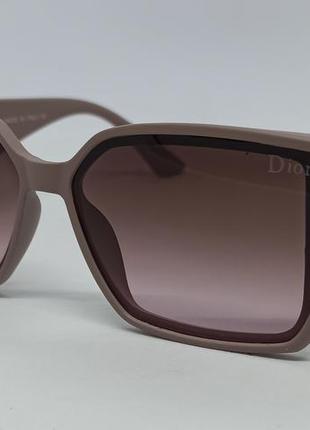 Окуляри брендові  жіночі сонцезахисні коричнево рожевий градієнт в бежевій оправі