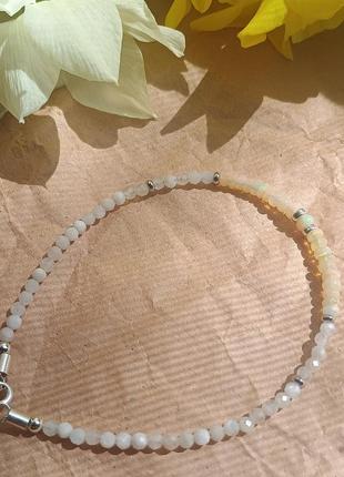 Браслет с опалами и лунными камнями