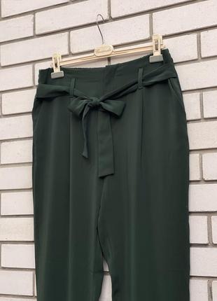 Зеленые брюки штаны с поясом saint tropez