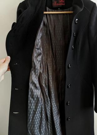 Черное демисезонное шерстяное пальто2 фото